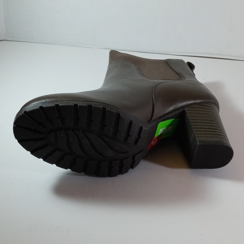 Boot - Picture 5 of 6